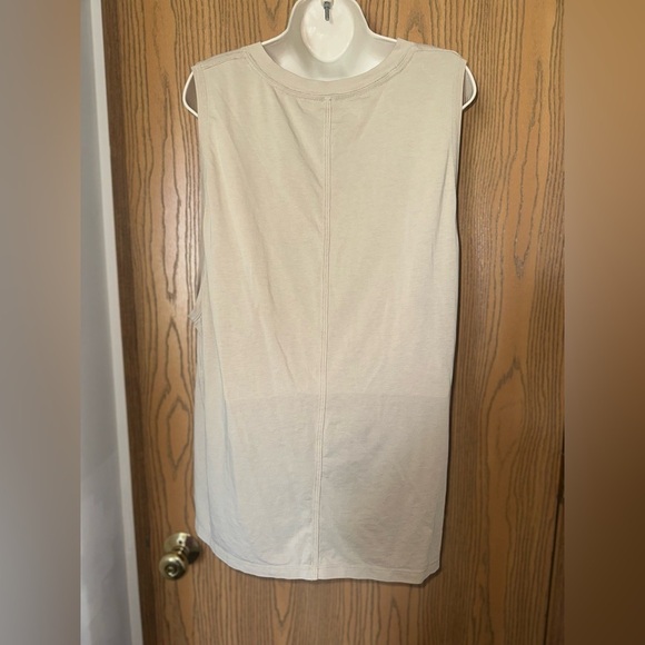 Men’s/ UNISEX Lululemon Tan Loose Fit Tank Top GUC - Picture 7 of 11
